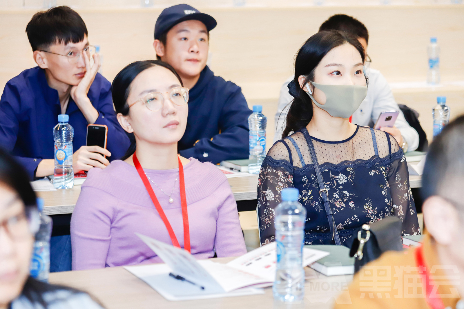 會(huì)議活動(dòng)培訓(xùn)課學(xué)員在認(rèn)真聽(tīng)講