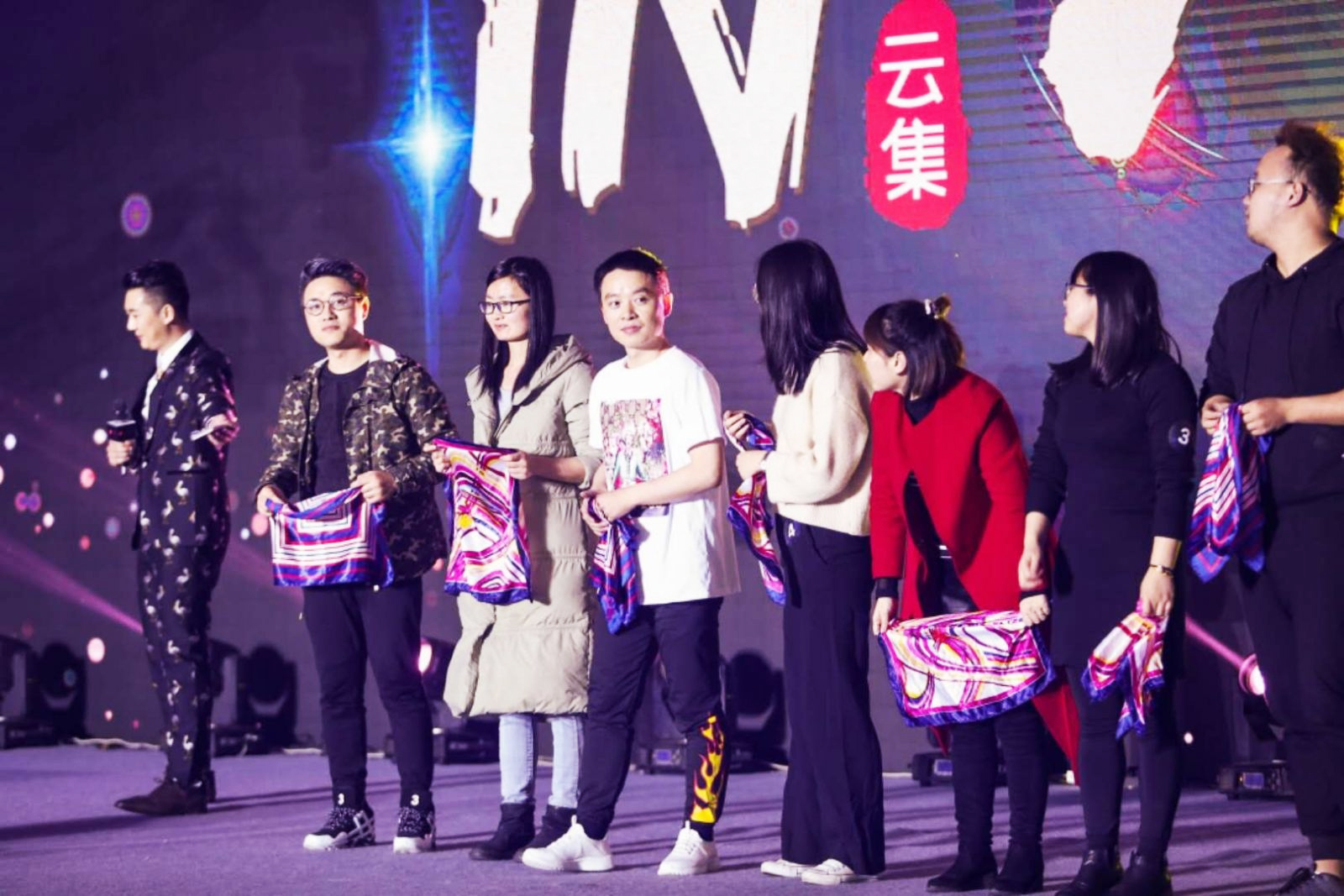 年會(huì)上臺(tái)互動(dòng)