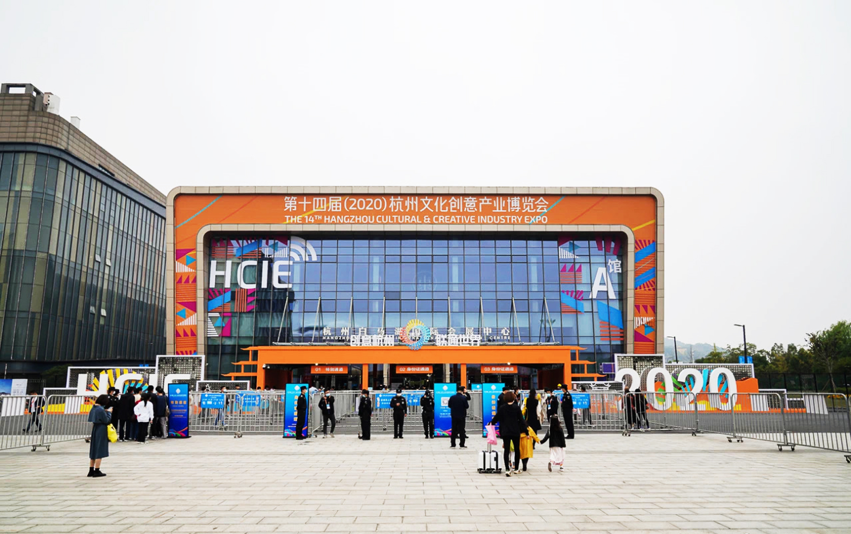 ���R�����H��չ����