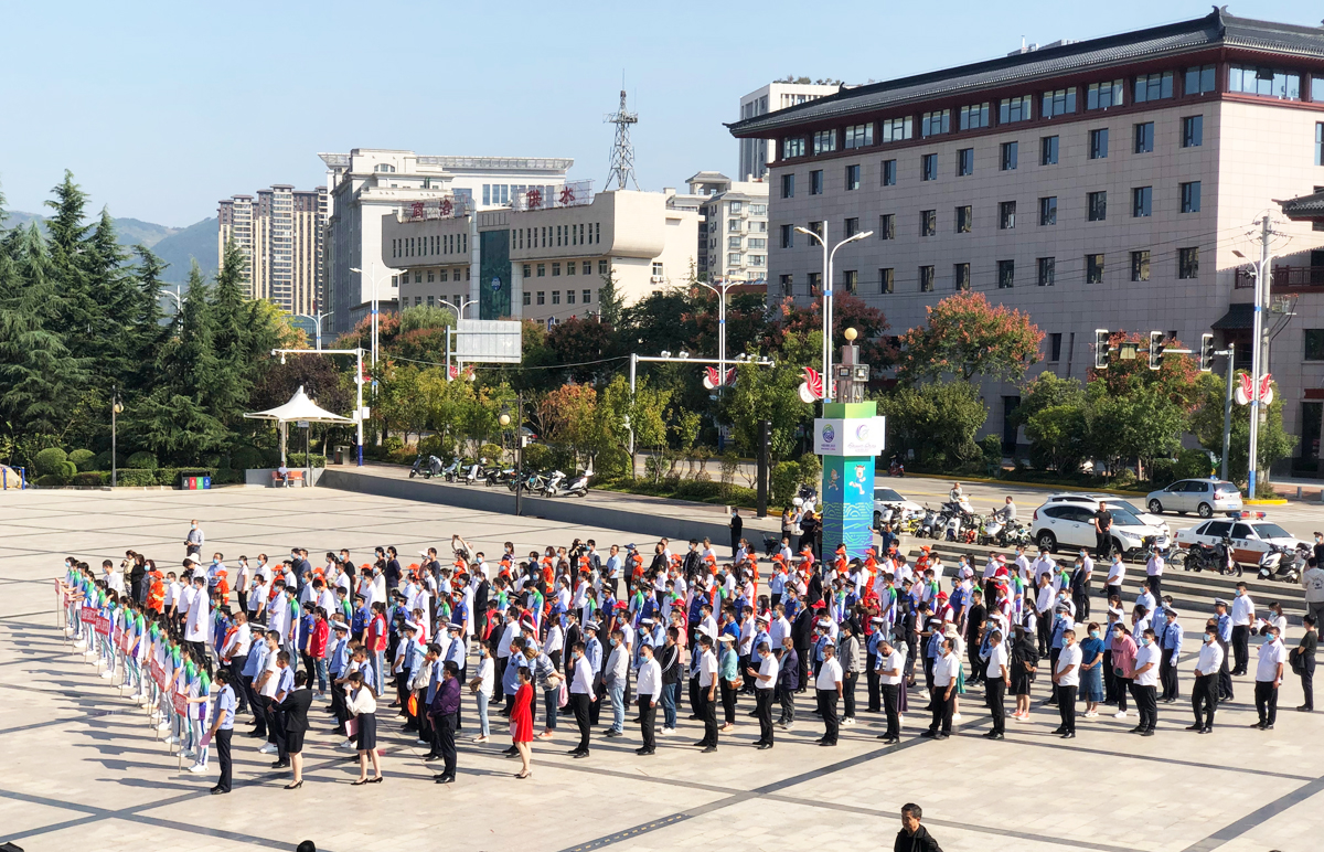 “愛我商洛”誓師動(dòng)員大會(huì)現(xiàn)場(chǎng)