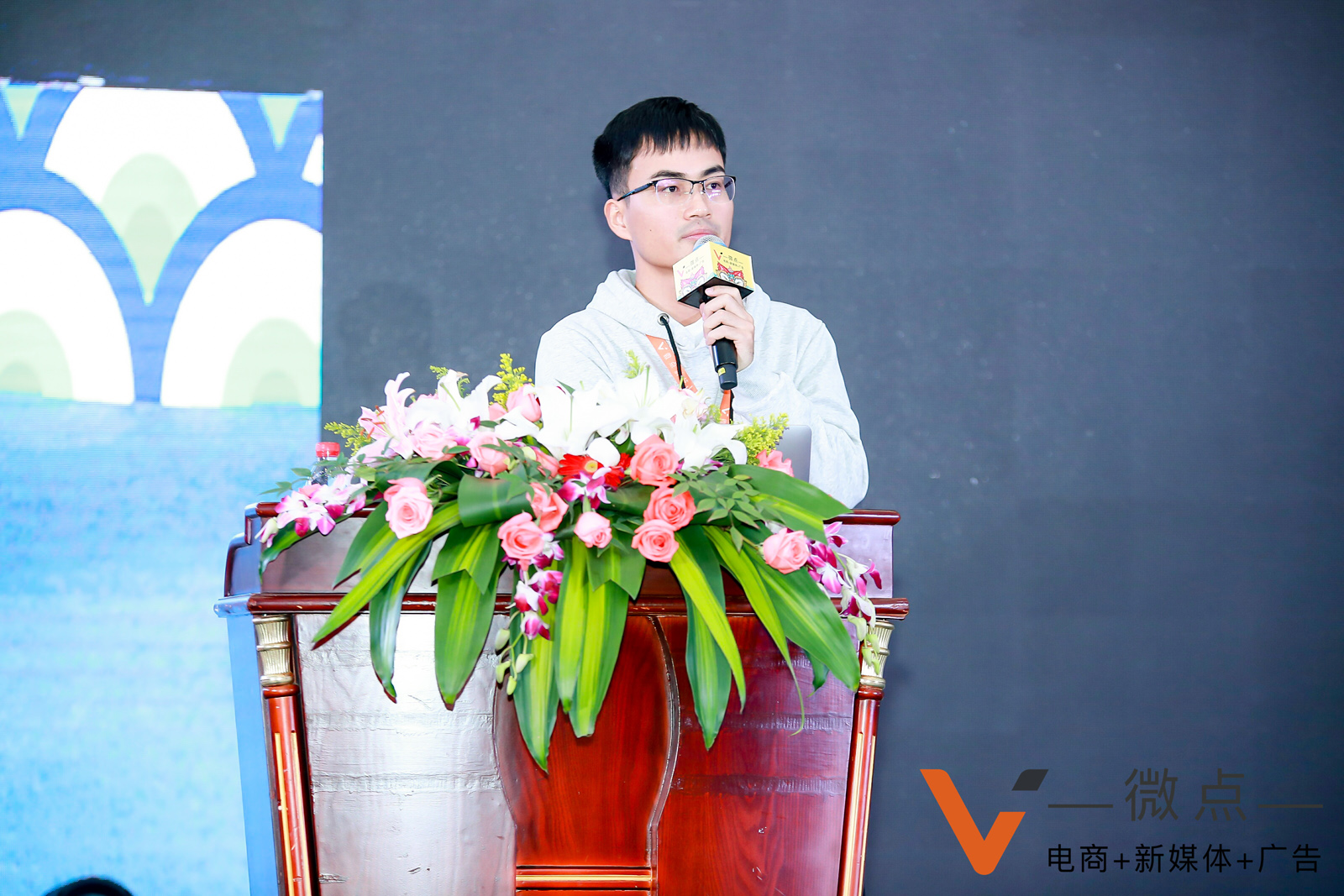 ΢�c(di��n)�Ƽ�CEO��(l��)���������v��