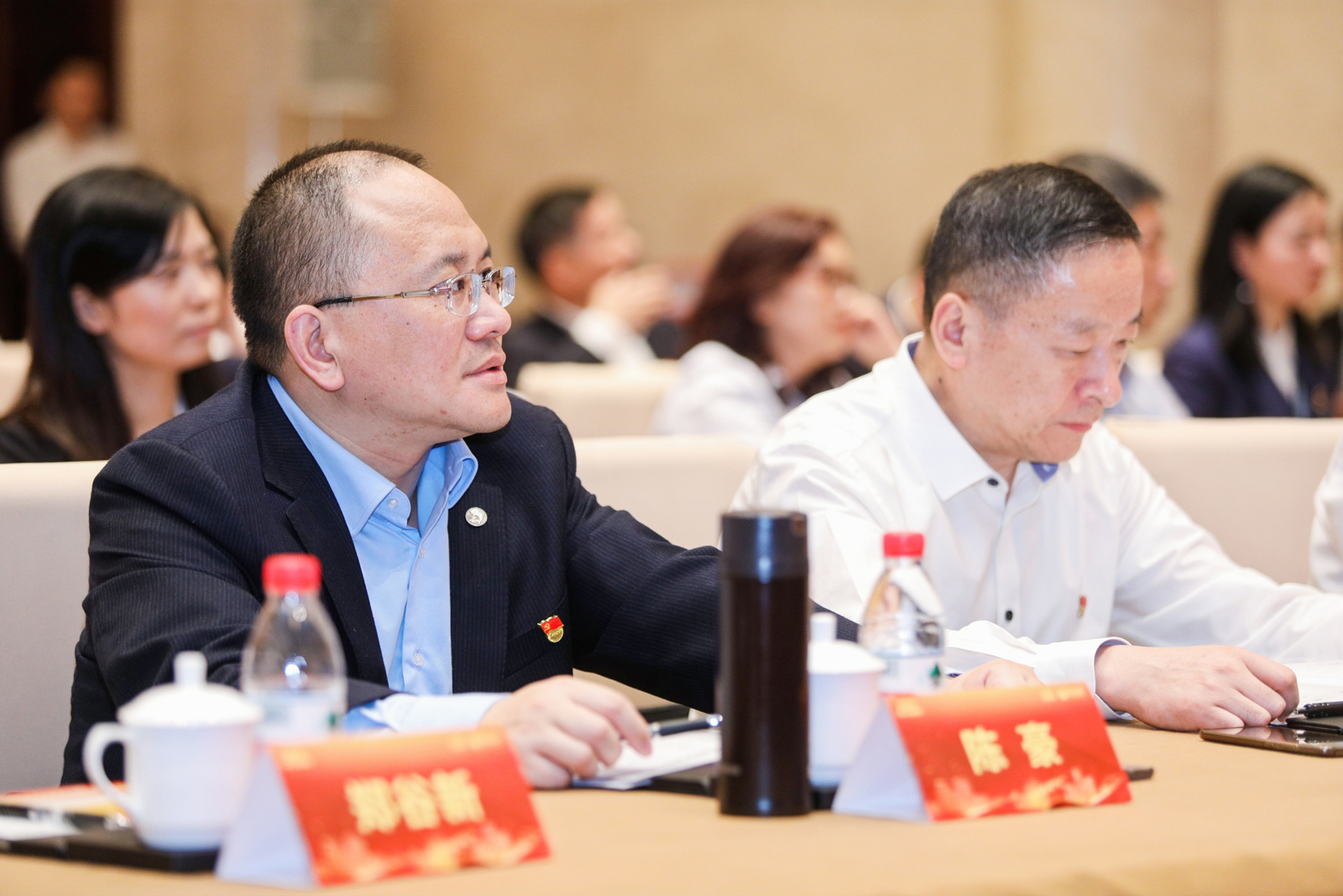 �h���Y��������Ӆ������e�،�