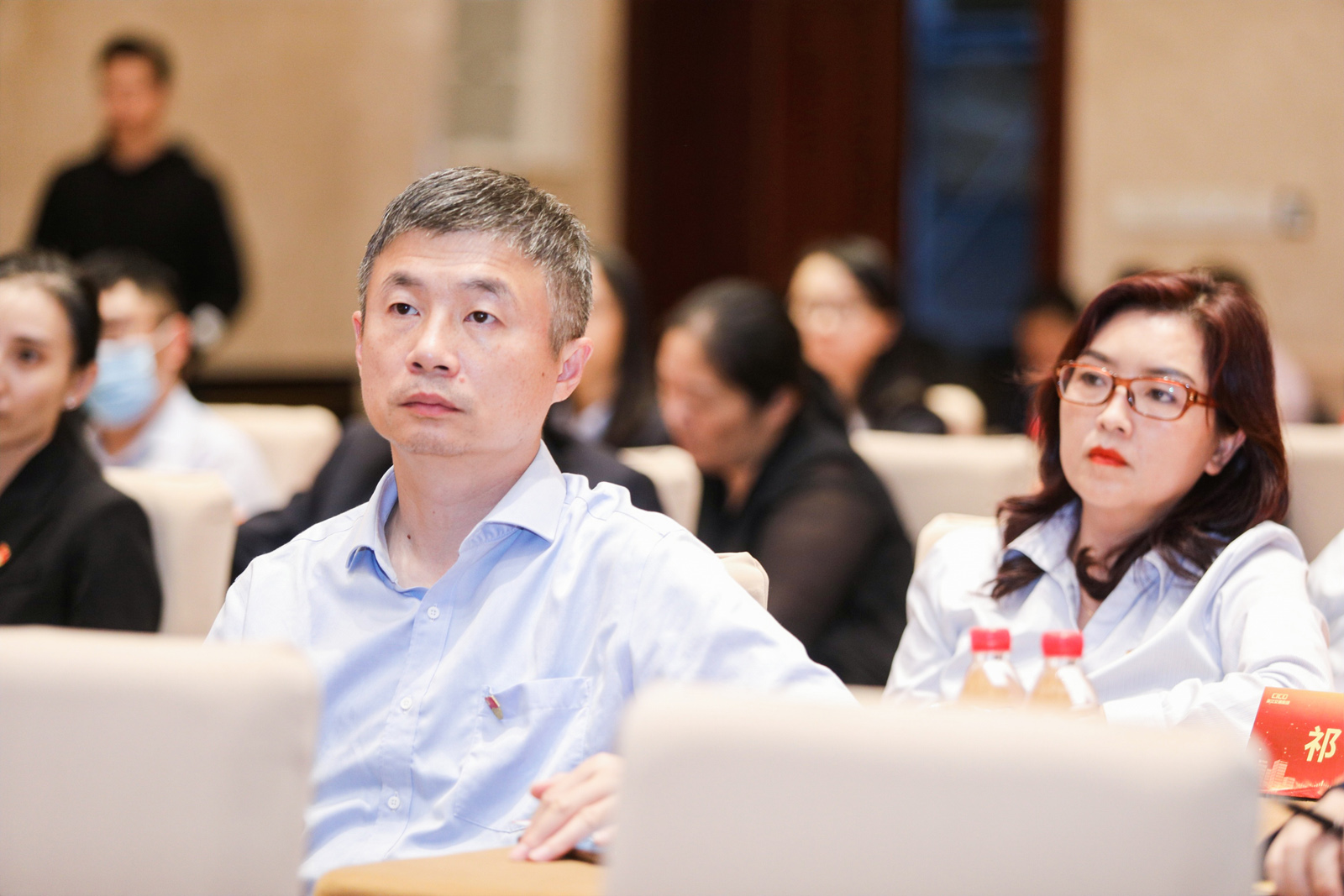 �h���Y��������Ӆ������e�،�