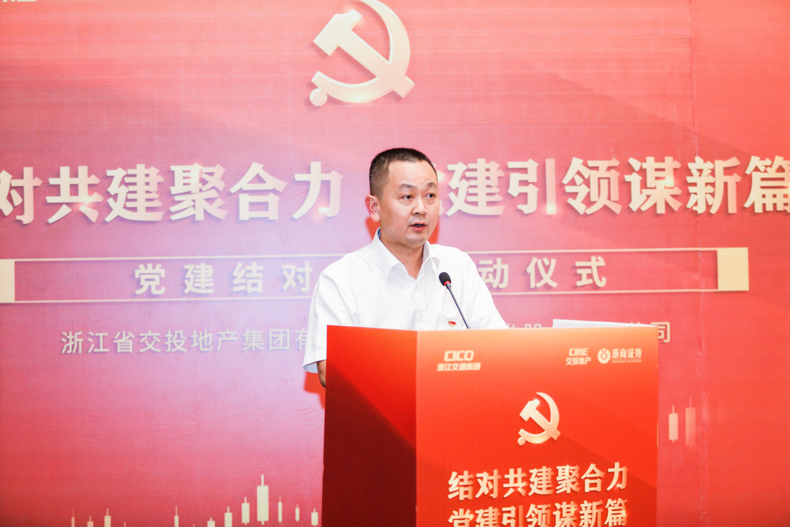 �������e