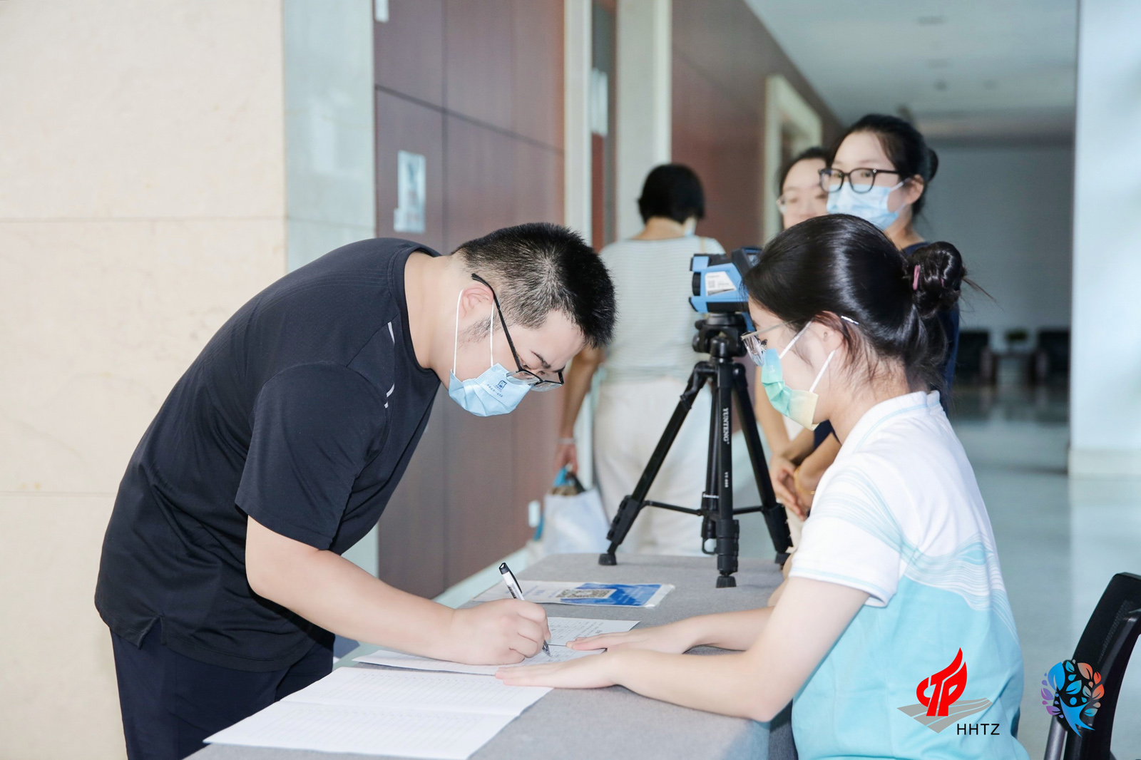 �c���м��e�������