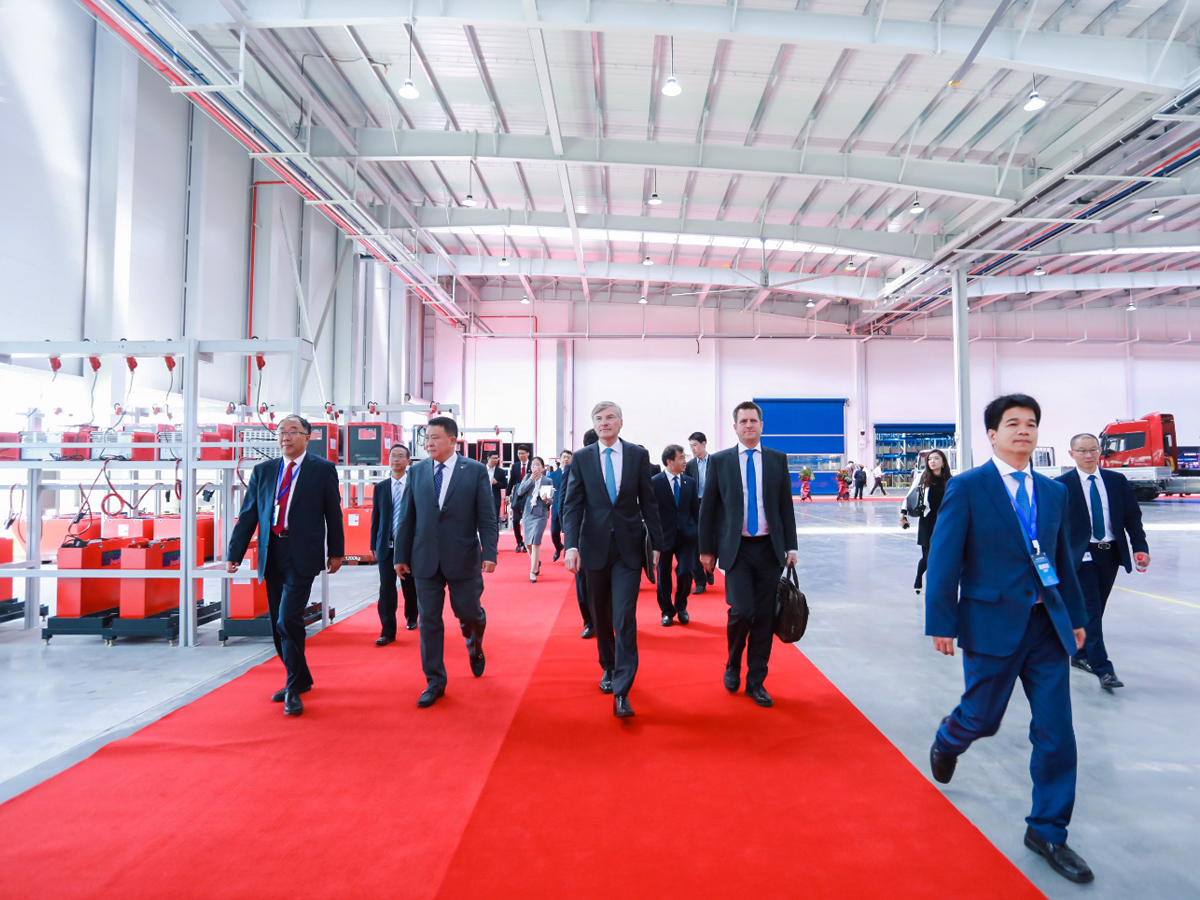 ���؅��^