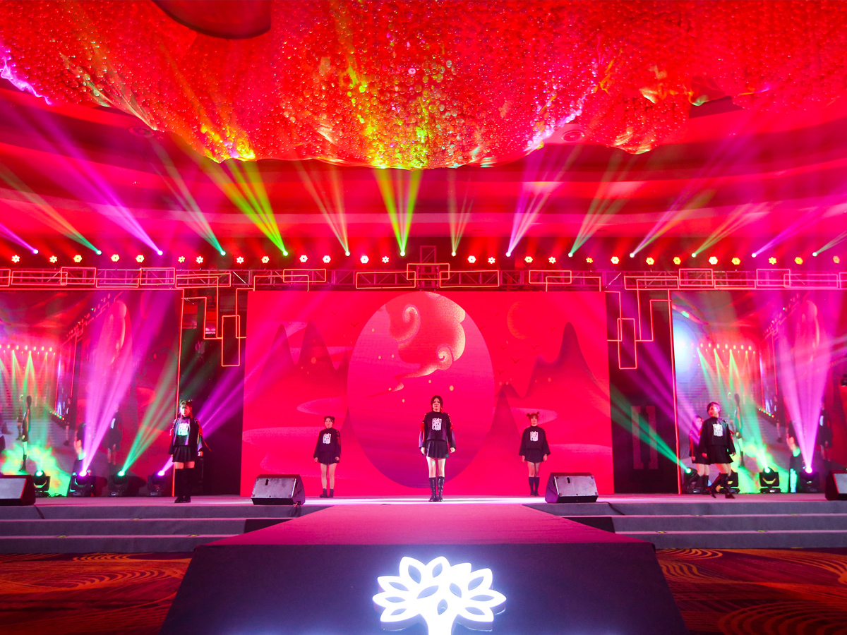 年會(huì)場(chǎng)地舞美效果