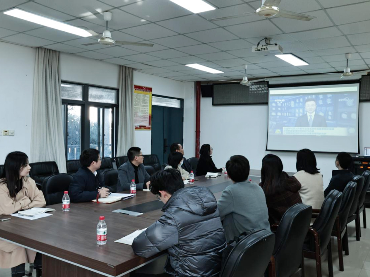 校團委召開常委會學(xué)習(xí)習(xí)近平總書記對深入開展學(xué)雷鋒活動的重要指示精神