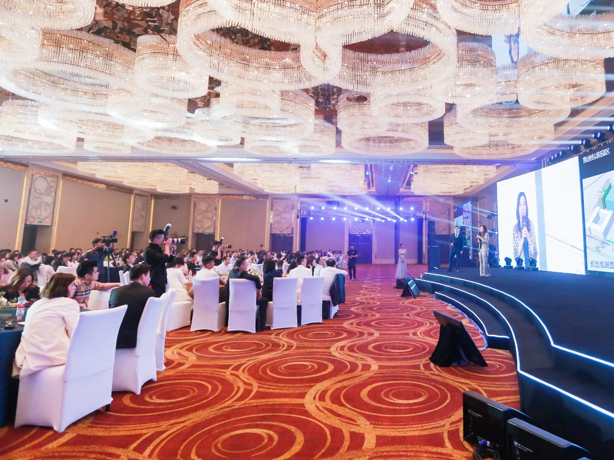 公司年會主持人引導(dǎo)環(huán)節(jié)轉(zhuǎn)換