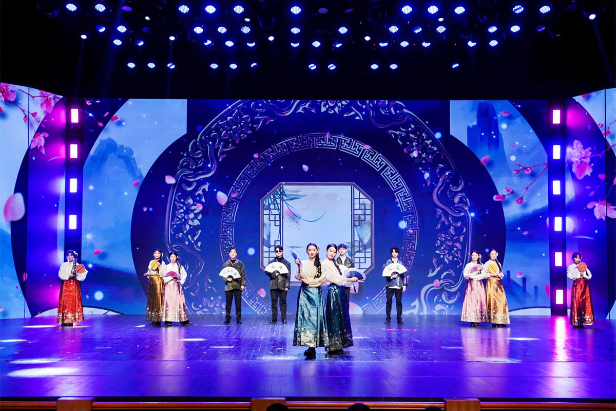 彰顯文化自信的古典年年會(huì)服裝